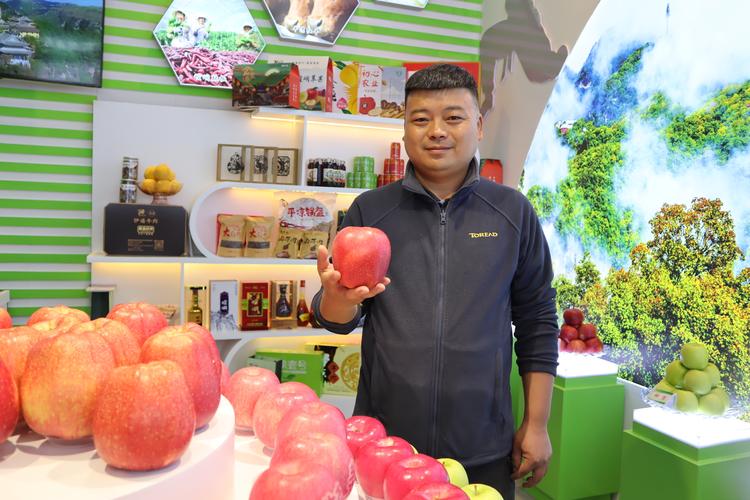 山西大宁举办作家采风活动 助“宁脆”苹果香飘全国