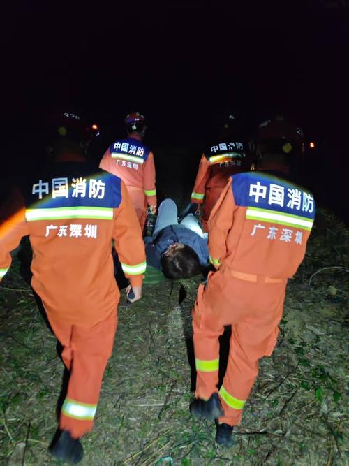 七旬游客迷路被困深山 江西庐山警民联手连夜救援
