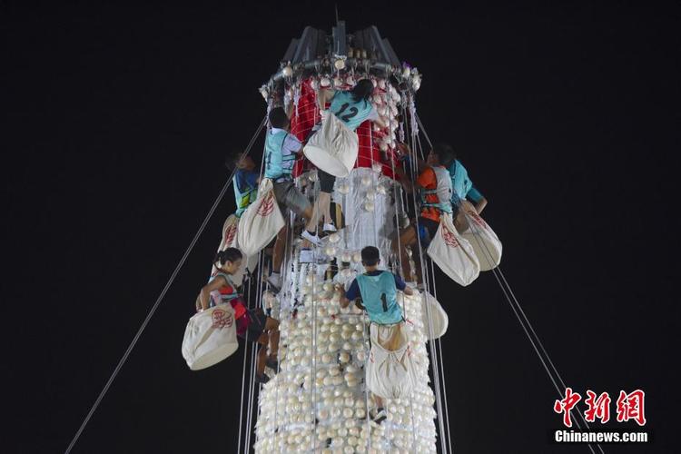 香港长洲“抢包山”展现传统文化魅力