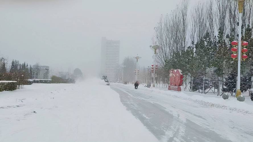 四川今晨部分地区有大雾现身 明日川藏铁路沿线局地或有大雪