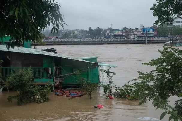 尼泊尔持续暴雨已造成14人死亡