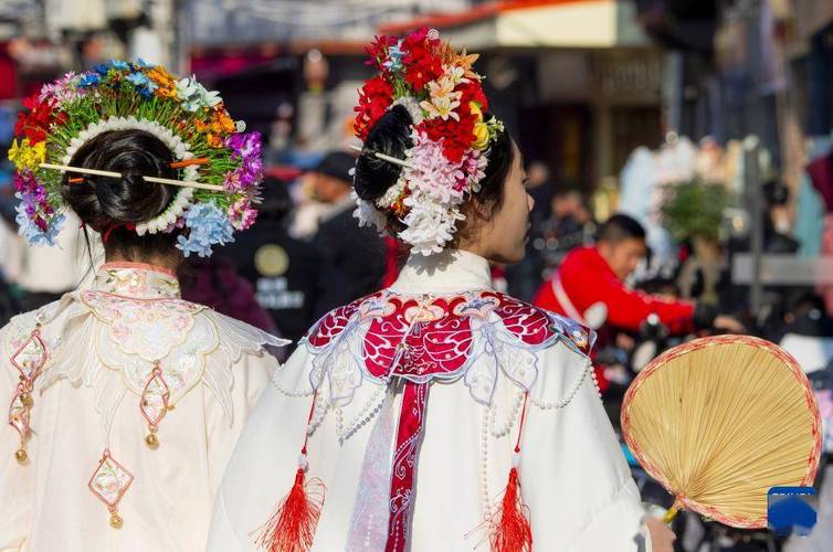 “十二婆姐送平安”“摆米龙”“簪花围”……去三坊七巷感受南方年味