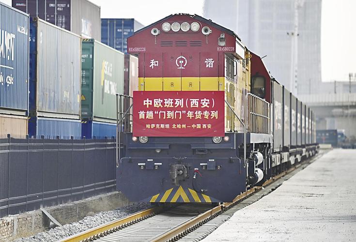 (新春走基层)国境守桥班:守护中欧班列在极寒中安全行驶