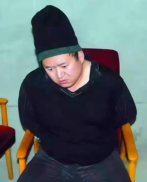 四川罪犯越狱43年后在新疆落网:脱逃后漂白身份,结婚生子定居