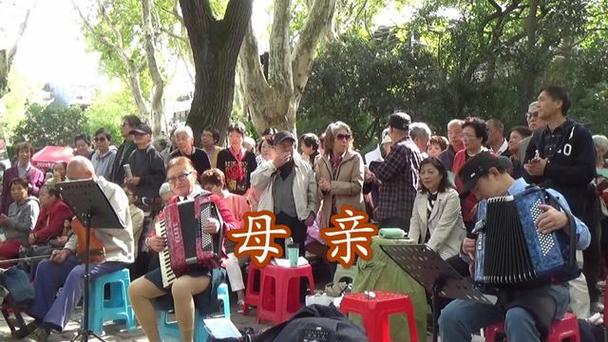 (新春走基层)“90后”老年大学声乐老师走红 盼关注父母晚年生活